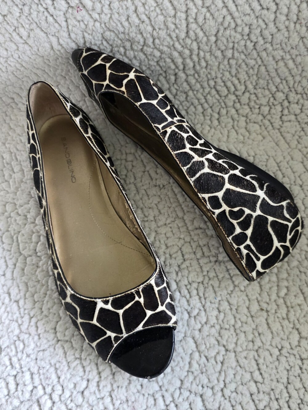 Bandolino Dark Chocolate Brown & Cream Peep-Toe Giraffe Print Flats Size 11 - Picture 2 of 9